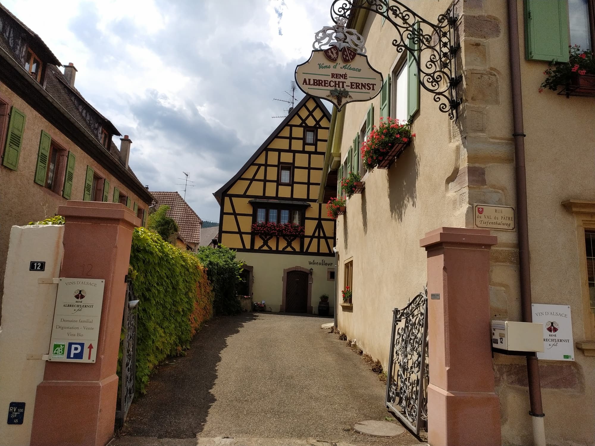 DOMAINE_ALBRECHT_ERNST_FILS_HISTOIRE3 | Domaine Albrecht Ernst René et fils Une histoire de famille, de vignes et de convictions – Le Domaine Albrecht Ernst René et fils à Orschwihr près de Colmar Wittelsheim 3